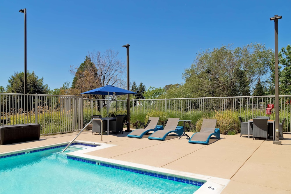 Hampton Inn & Suites Rohnert Park - Sonoma County 3/42
