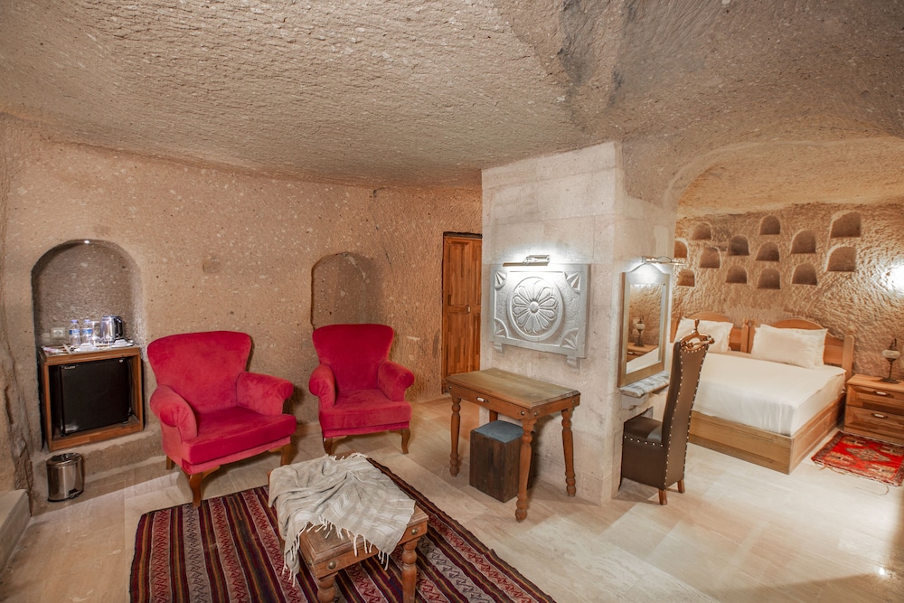 Caldera Hotel 57/77