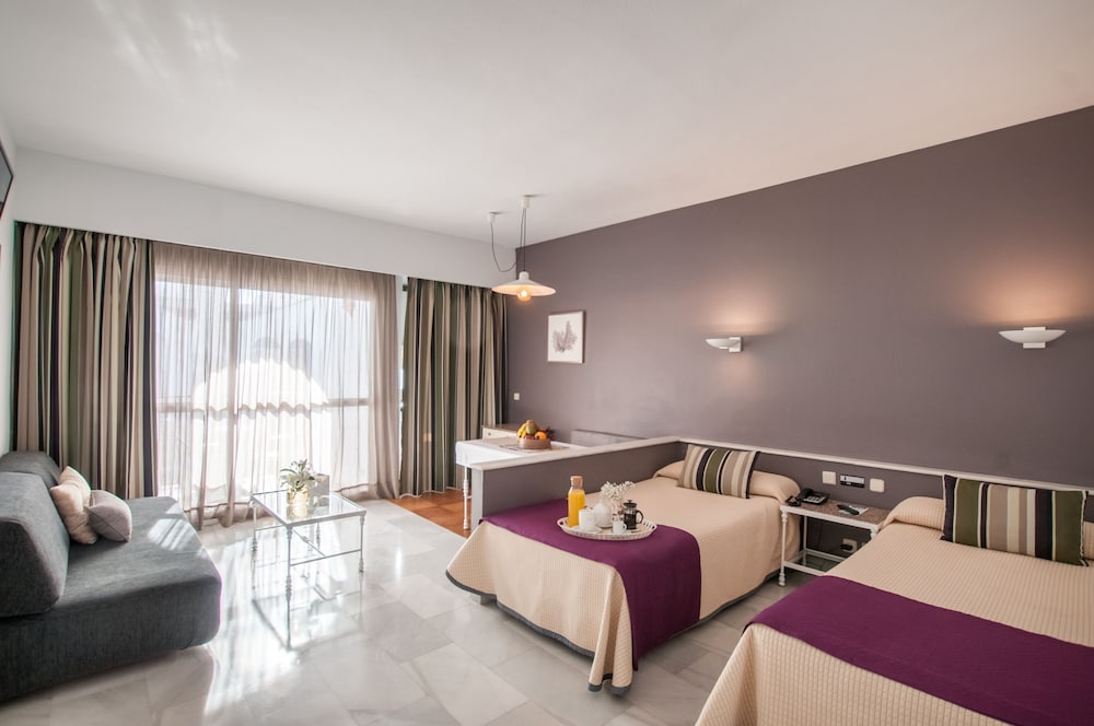 Occidental Puerto Banus 54/75
