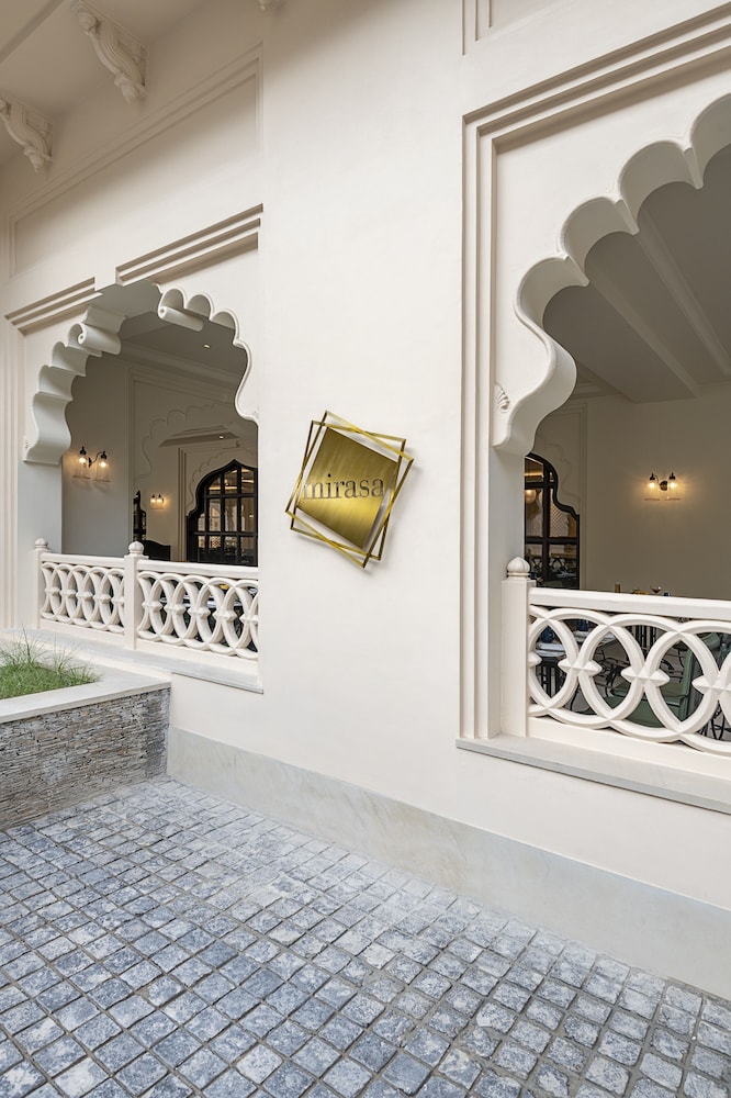 Aurika Udaipur - Luxury by Lemon Tree Hotels 6/50