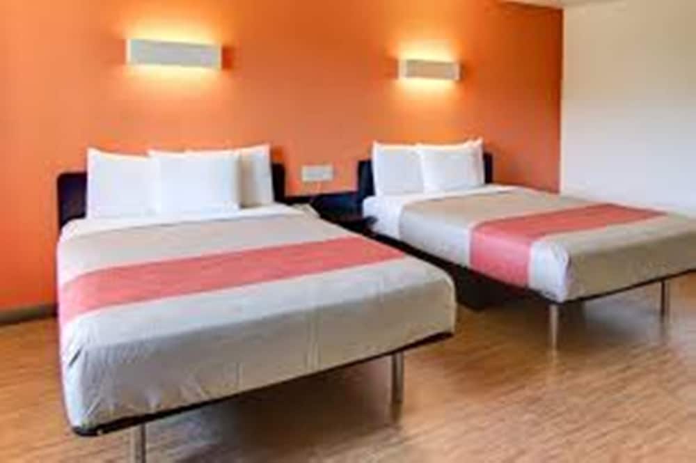 Motel6 Mount Pleasant, TX 26/46