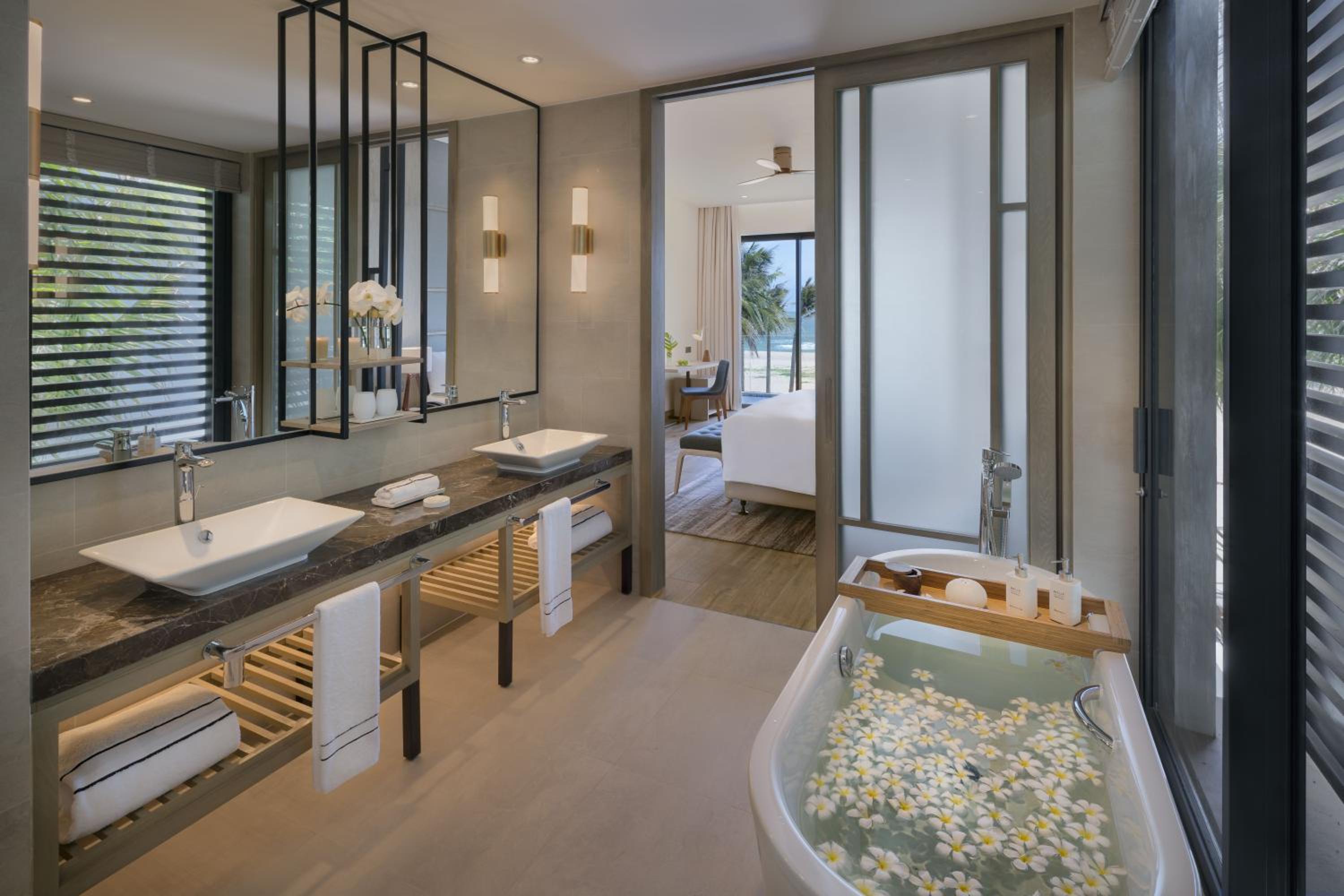 4 Bedrooms, Pool, the Level, Villa, Beach Front, Lounge Access