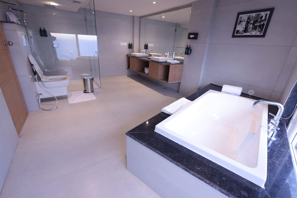 Ramada By Wyndham Mussoorie Mall Road 24/48