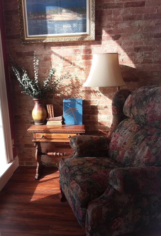 Kingsley Inn 32/64