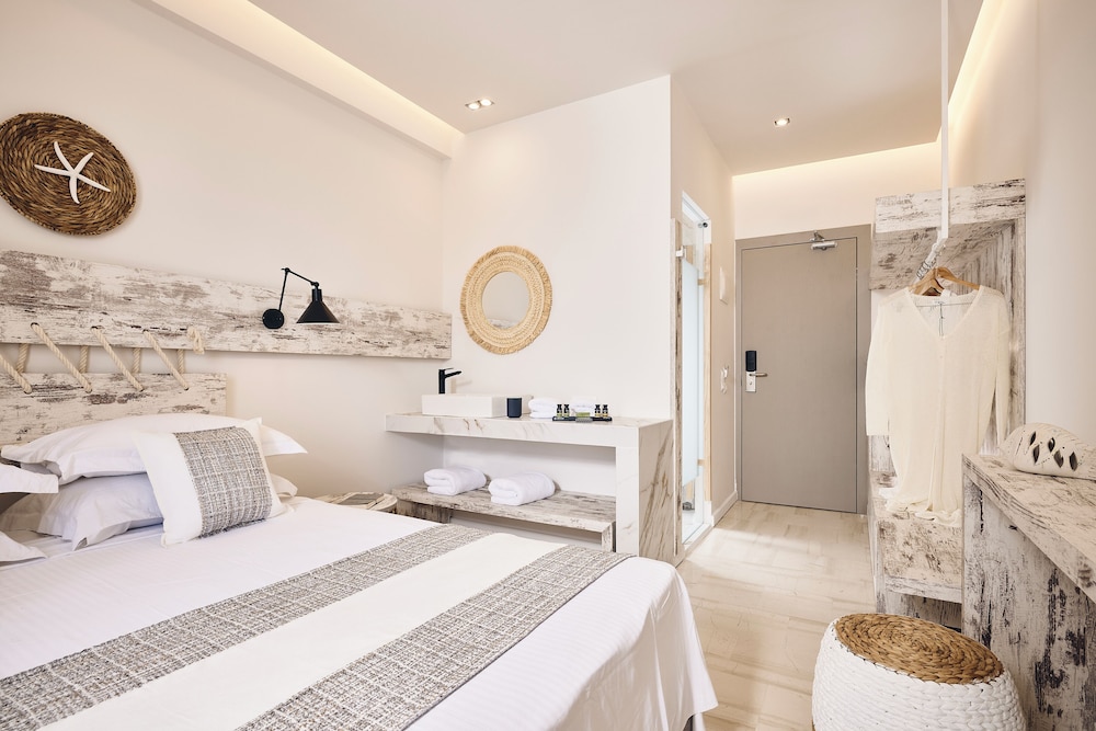 Kythnos Bay Hotel 7/50