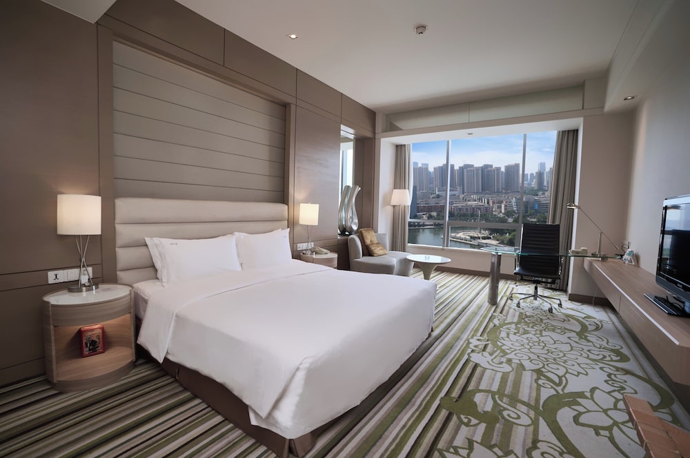 Standard, King Bed, River View, Holiday Inn Tianjin Riverside 2/3