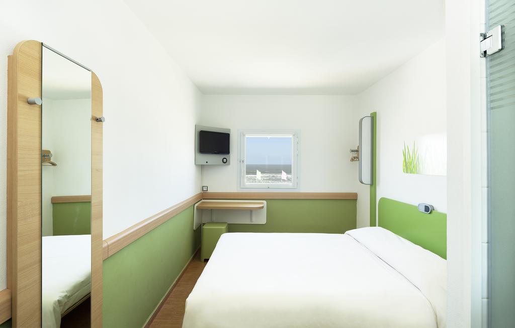 Standard Room Single H