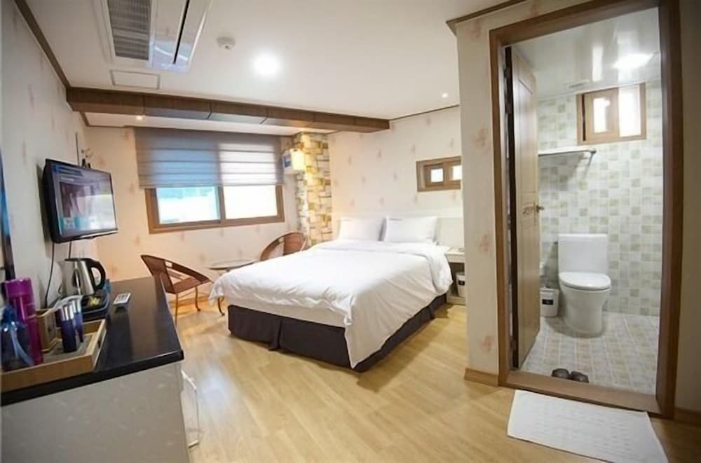 Dorcas Tourist Hostel 14/30