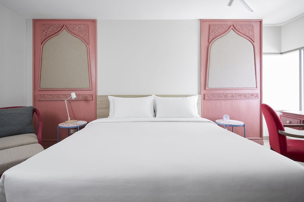 56 Surawong Hotel Bangkok 22/66
