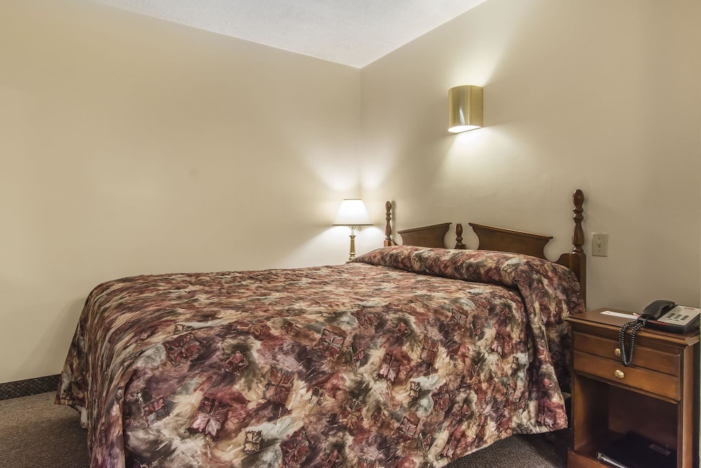 Econo Lodge Inn Suites Saint John 16/38