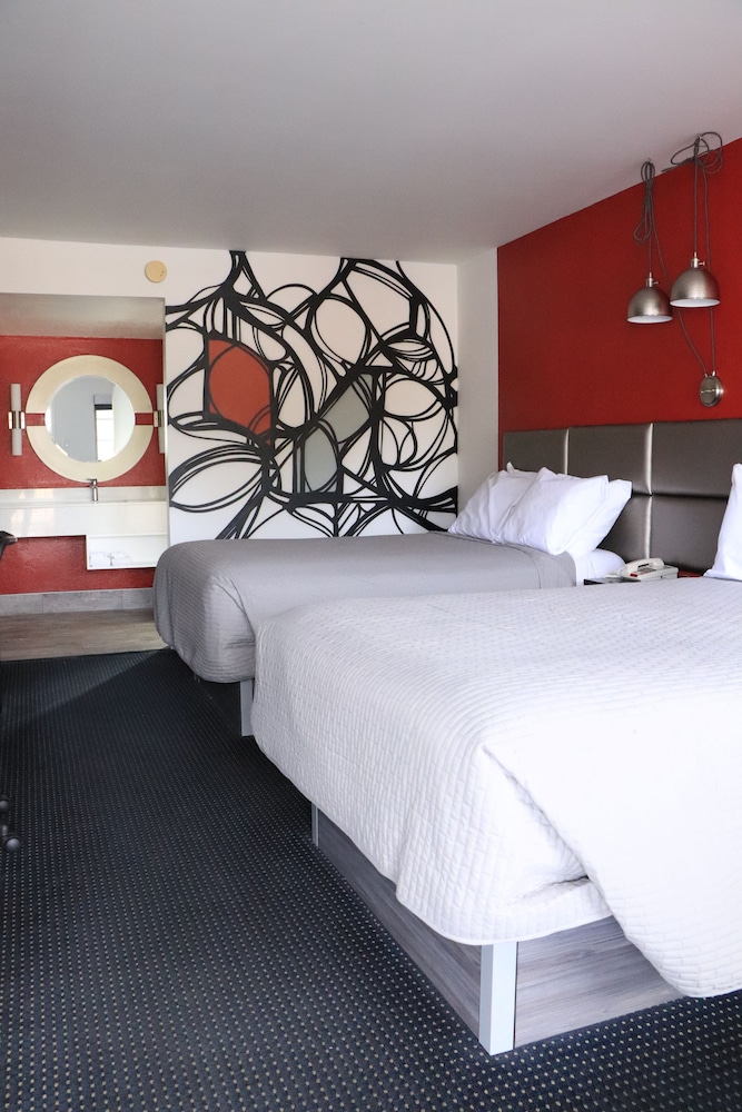 University Inn 24/40