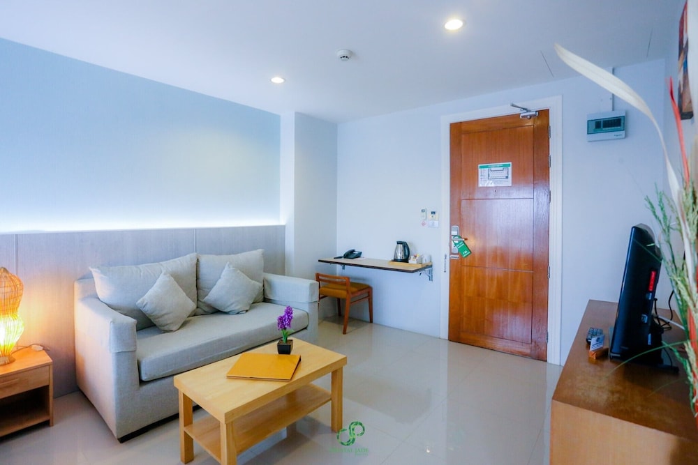 Crystal Jade Hotel 46/65
