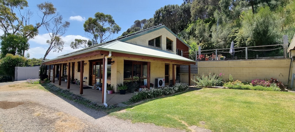 EASTERN REEF COTTAGES 50/56