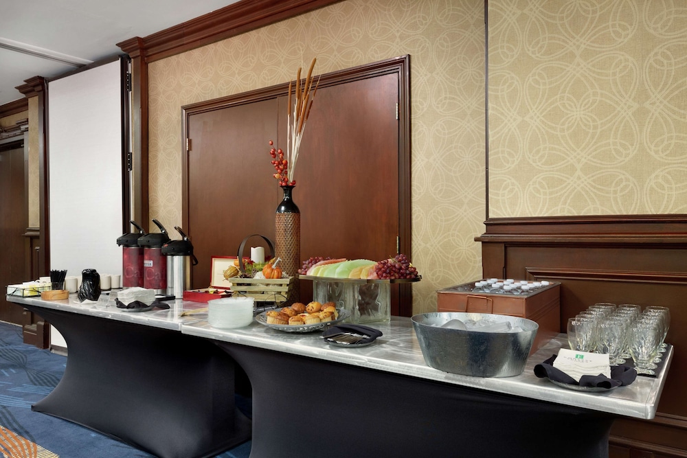 The Signature Suites 49/67
