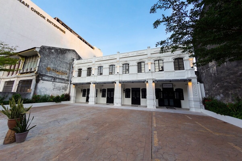 Macalister Terraces Hotel 4/37
