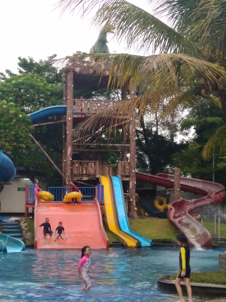 Oasis Siliwangi Sport Hotel 40/48