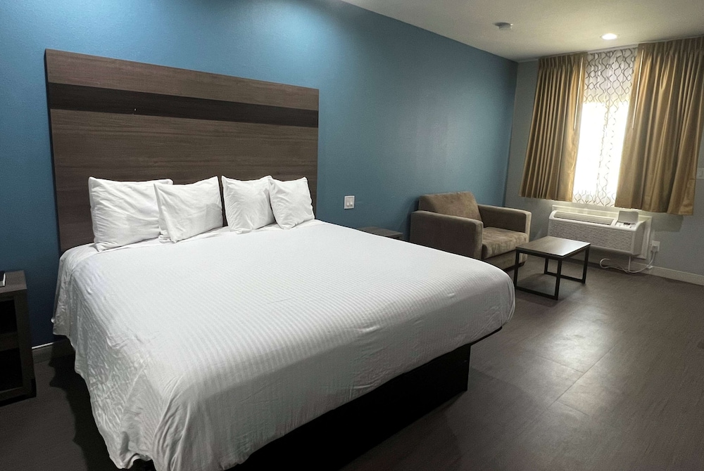 Baymont by Wyndham Freeport Texas 18/50