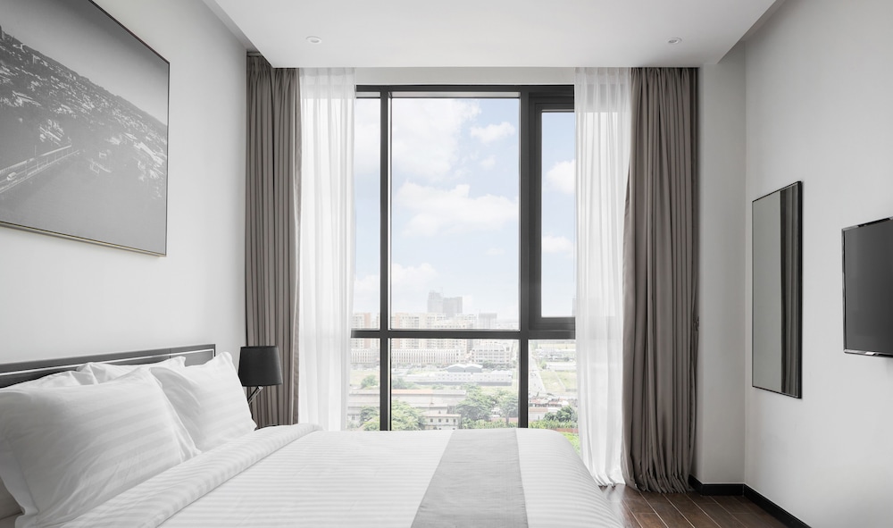 Lyve Inc Hotel And Residence 9/70