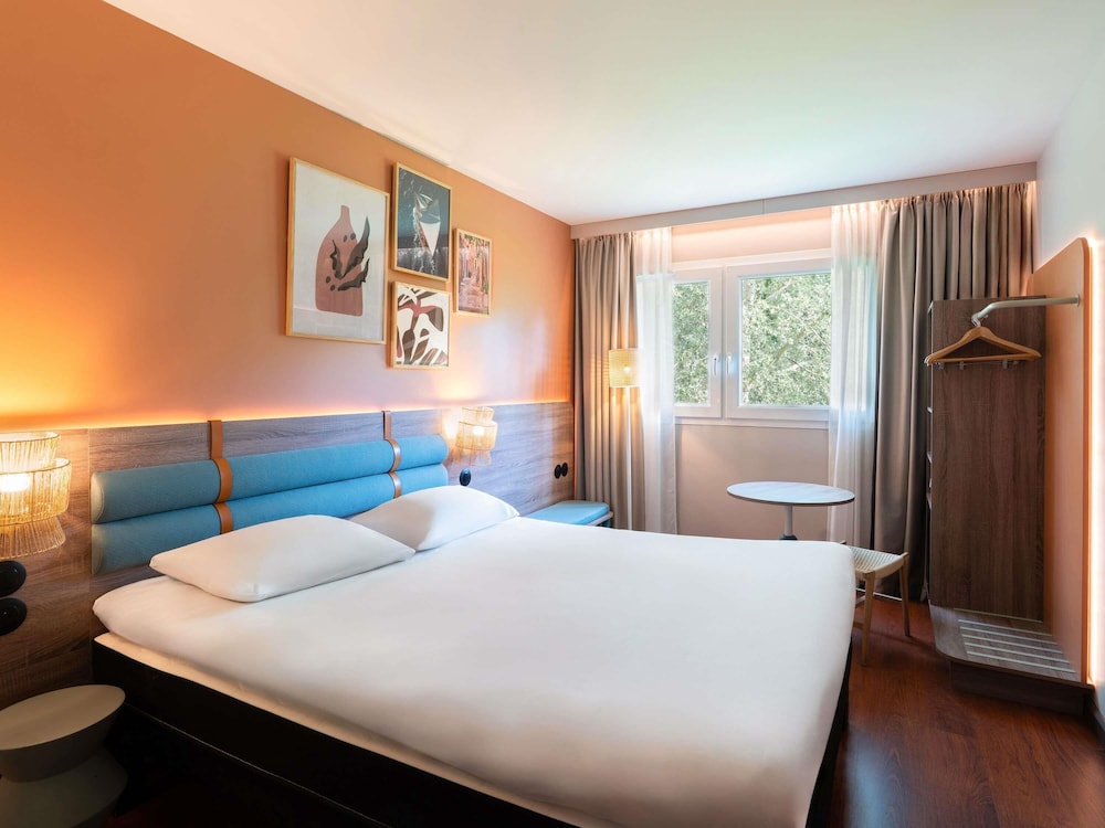 Ibis Golfe De Saint Tropez 16/69