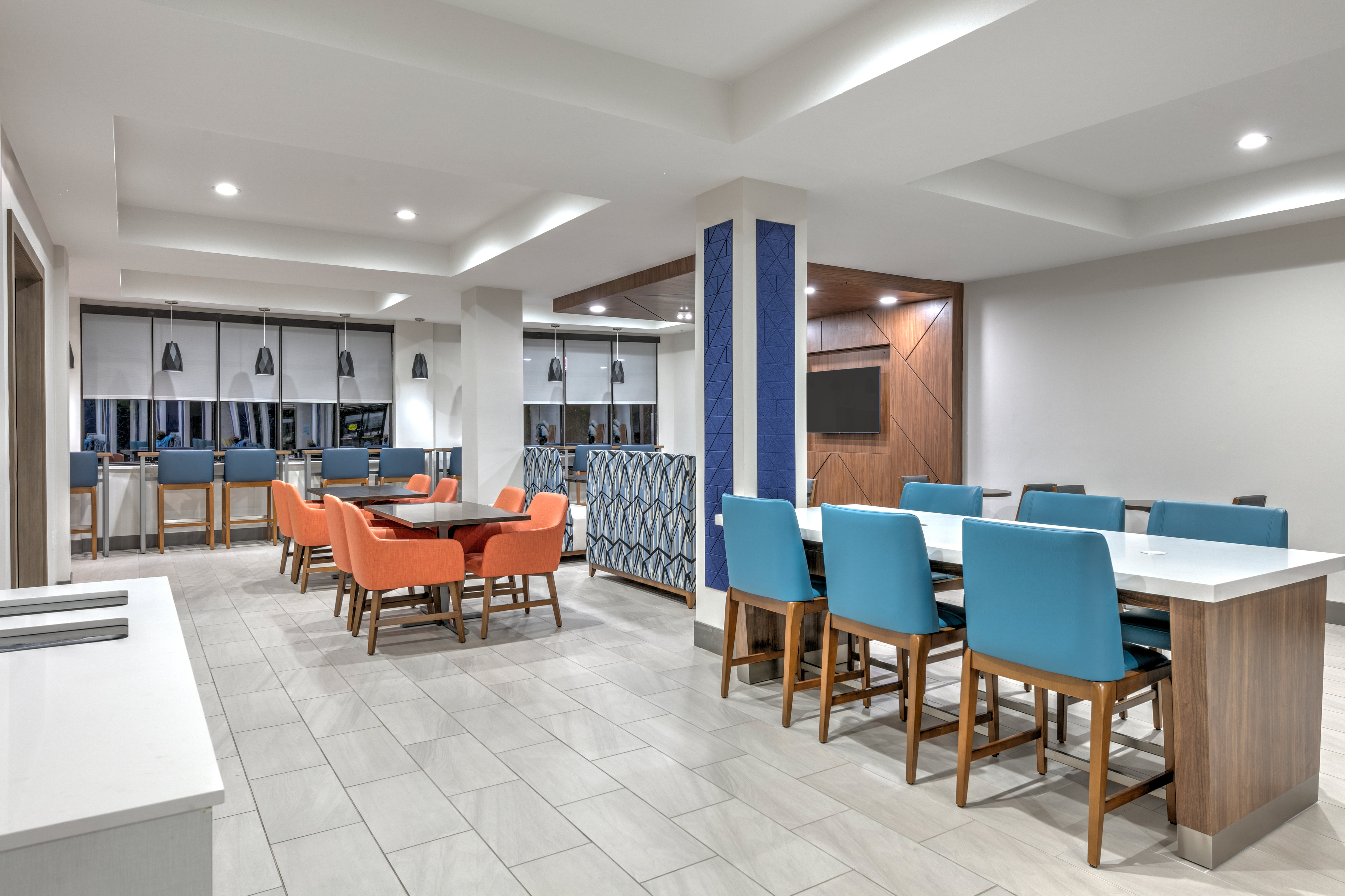 Holiday Inn Express Hotel & Suites Winnie 52/63