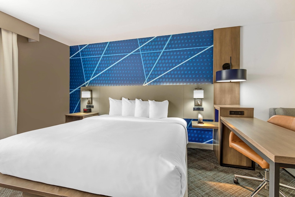 ROOM, KING BED