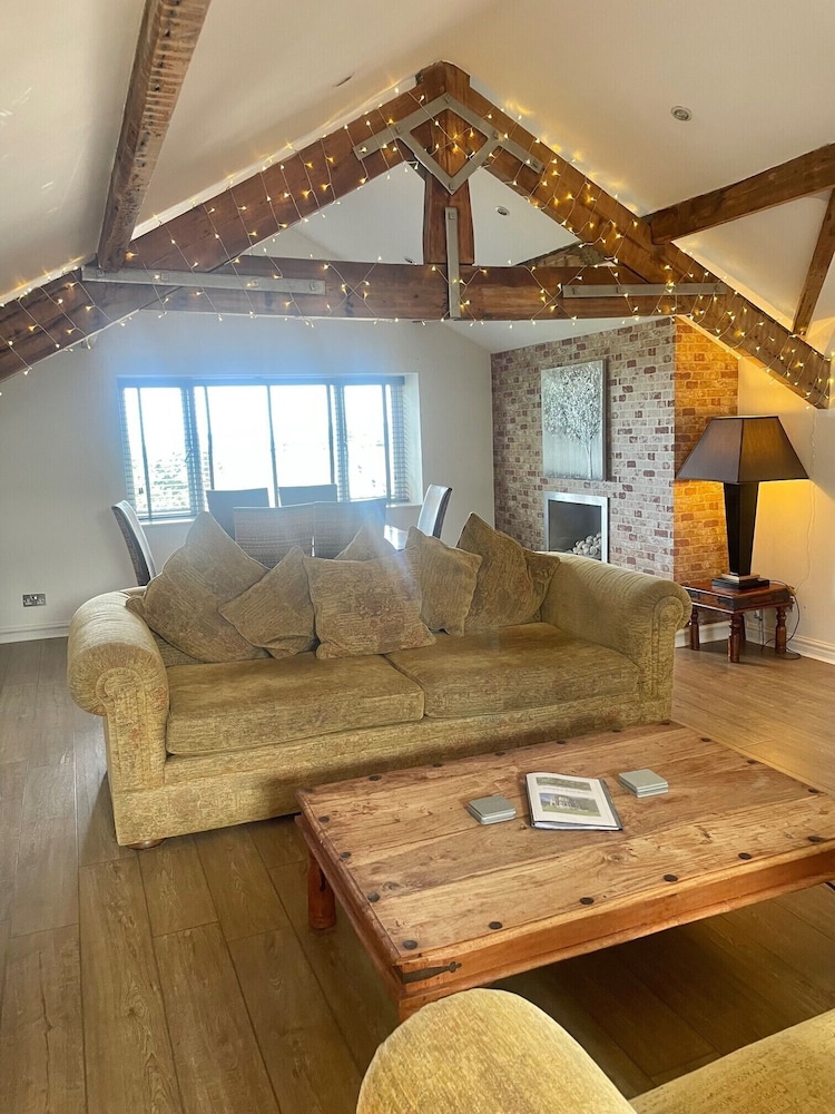Beach House 3 Bed Penthouse Apartment 35/50