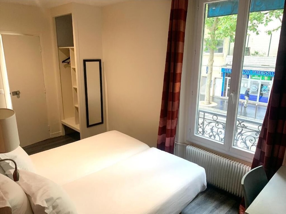 Hipotel Belgrand Edith Piaf 15/50