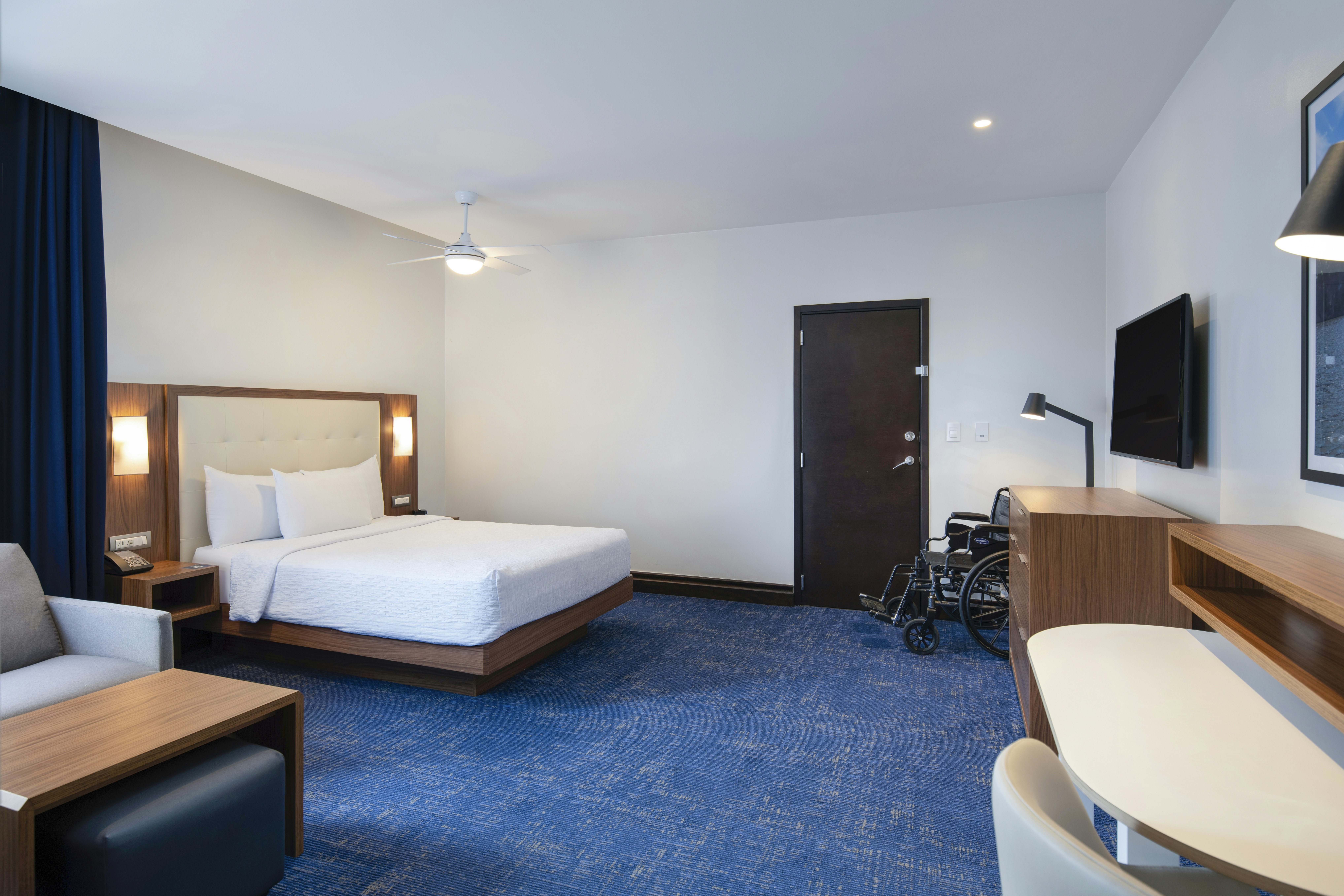 STUDIO, QUEEN BED, ACCESSIBLE