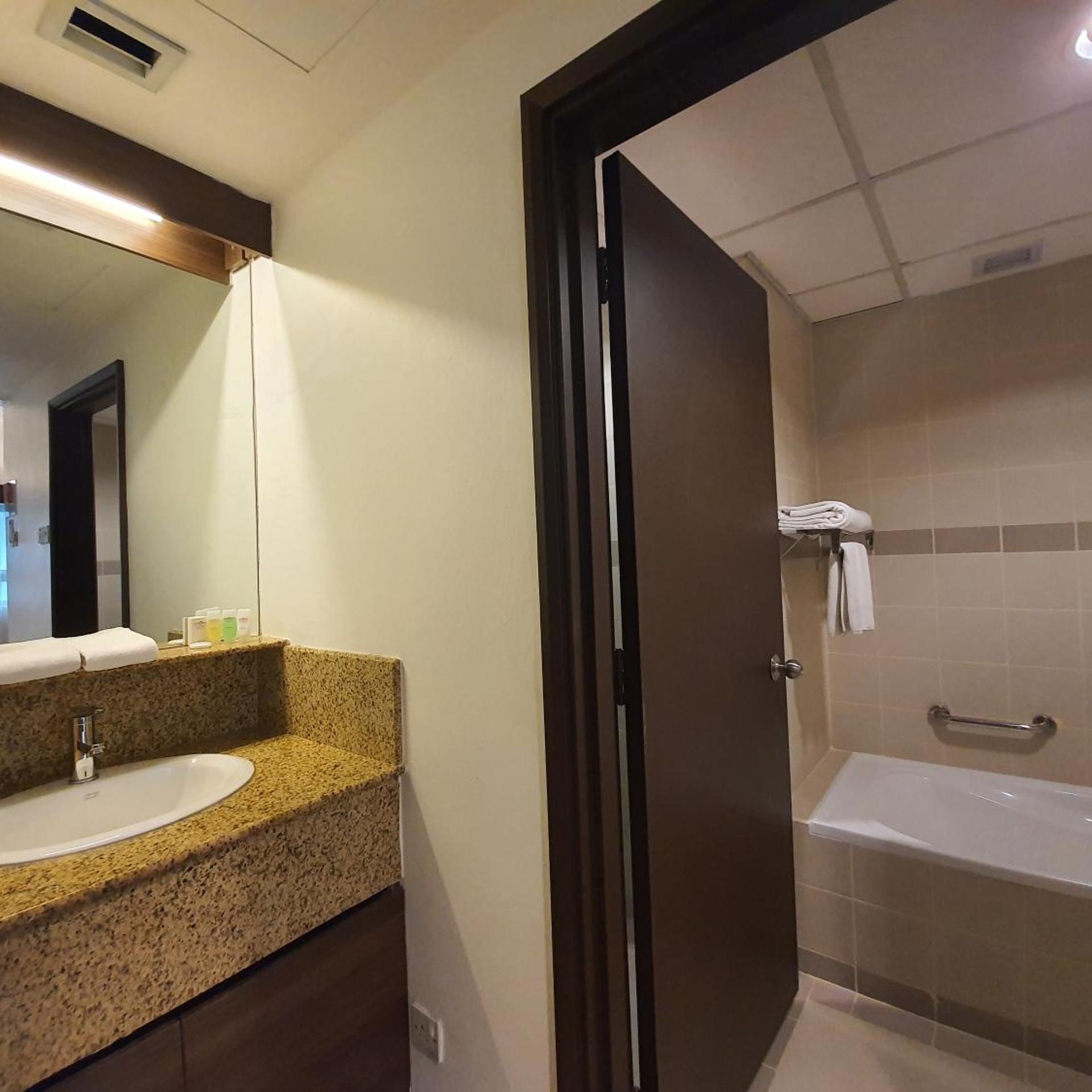 Crown Regency Serviced Suites 35/39