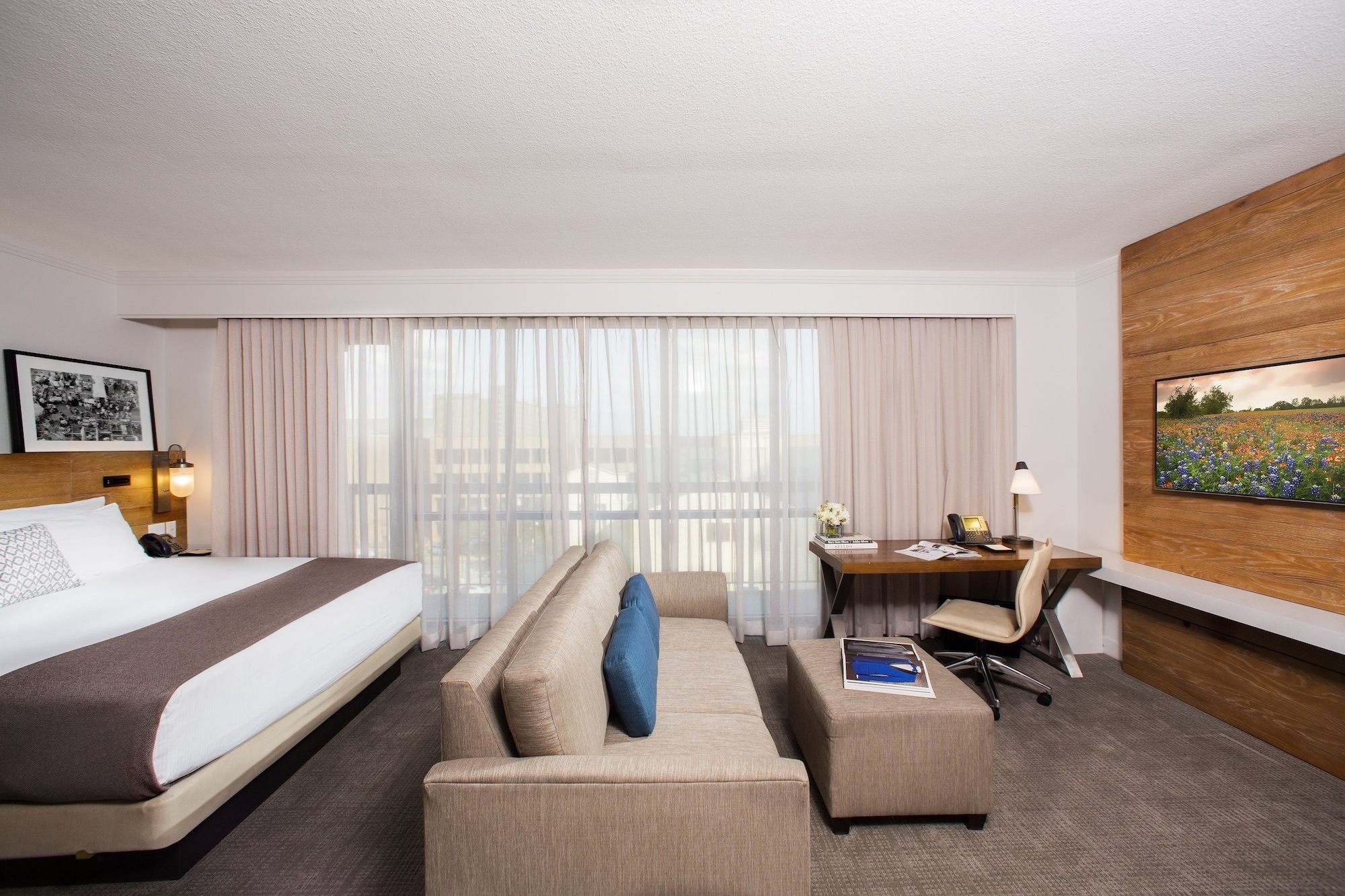 EXECUTIVE, KING BED