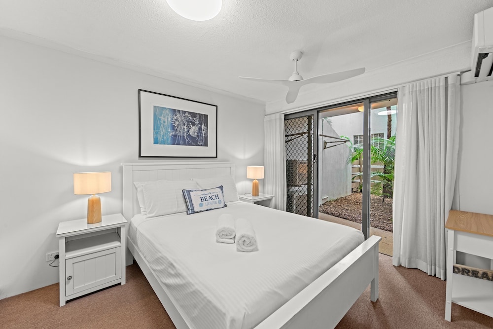 1 Bedroom, Queen Bed, Garden and Pool View