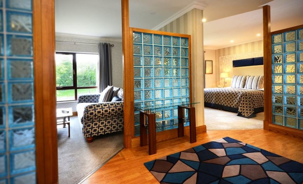 MILL PARK HOTEL 37/59