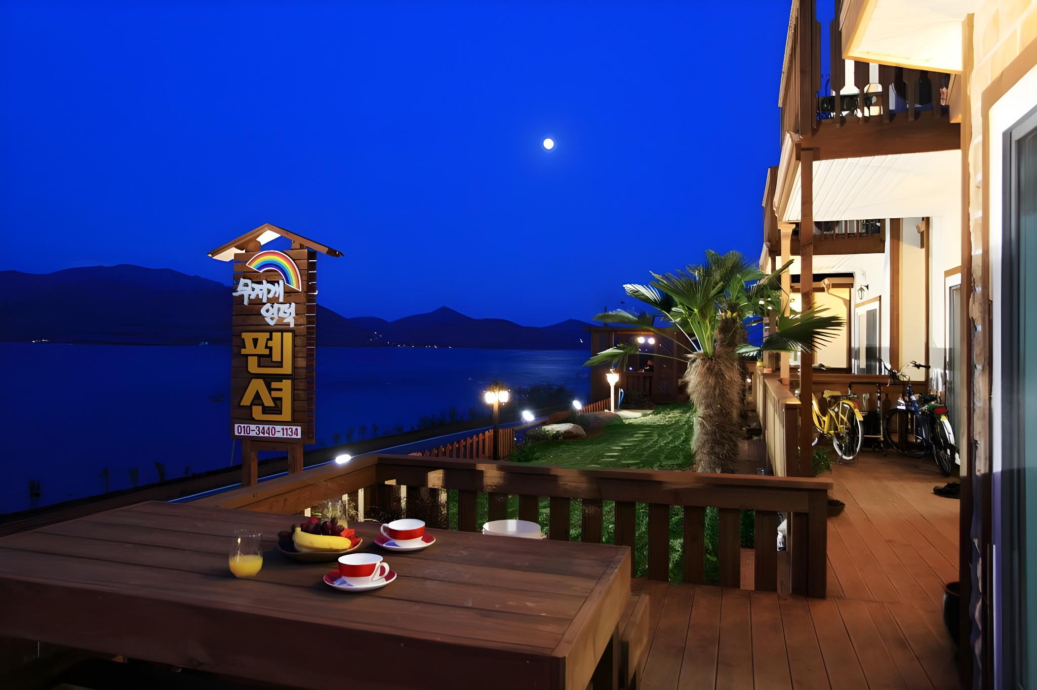 Namhae Rainbow Hill Pension 16/23