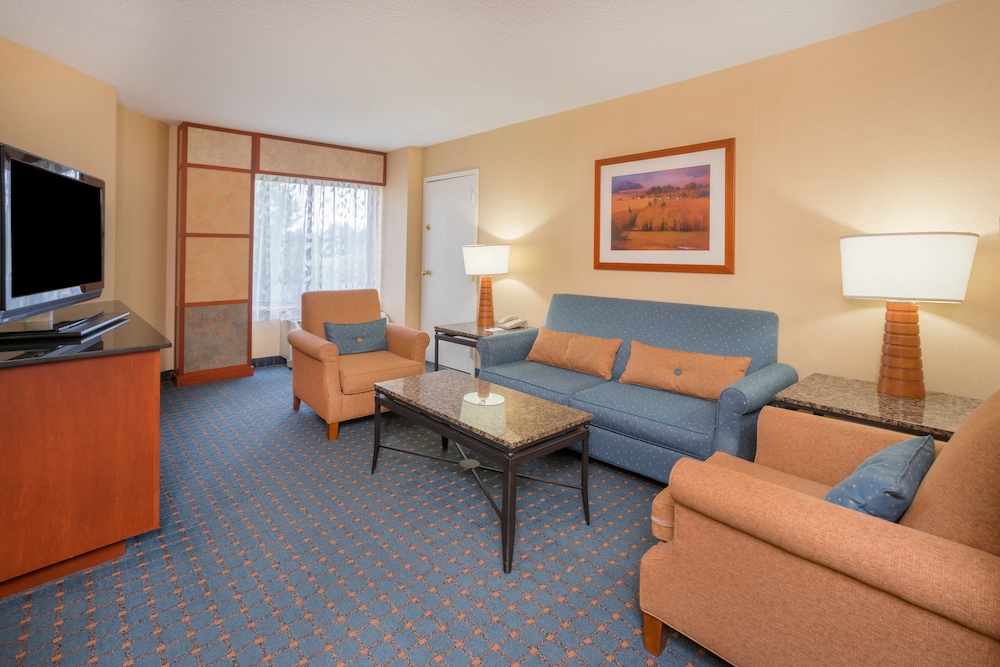 Crowne Plaza Dulles Airport 36/72