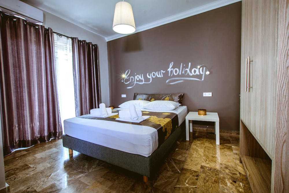 DESIGN, DOUBLE BED, GARDEN VIEW
