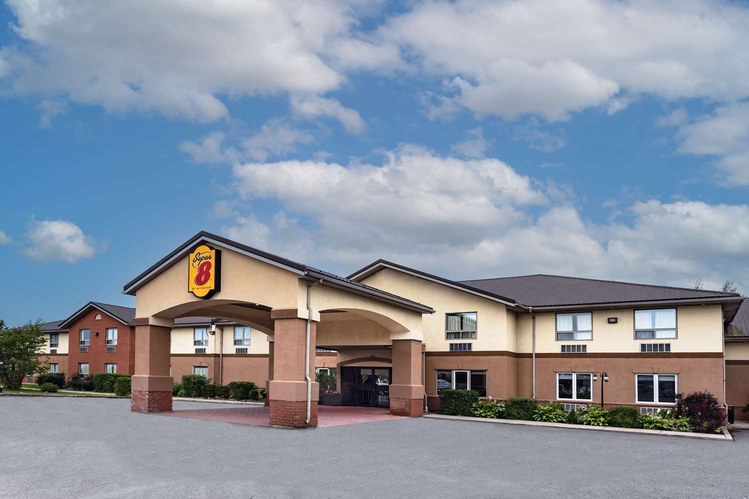 Super 8 by Wyndham Cornwall ON 2/21