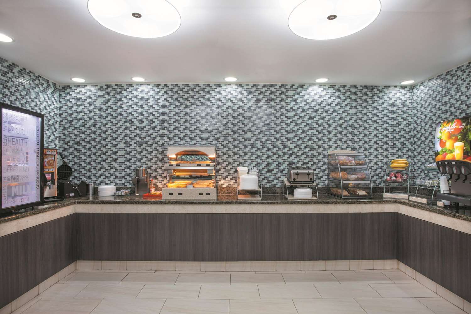 La Quinta Inn & Suites by Wyndham Covington 12/45