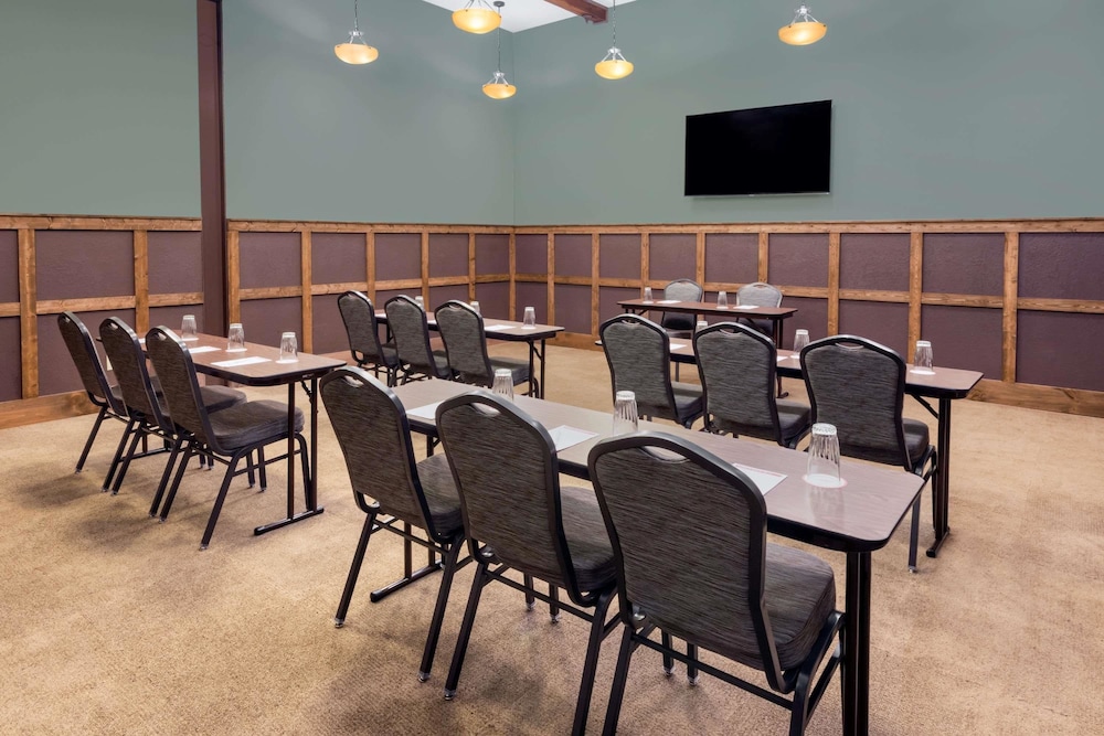Hawthorn Suites By Wyndham Rome 21/24