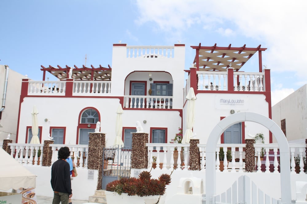 Maryloujohn Villas 4/50