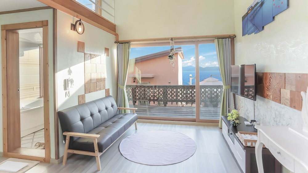 Namhae Bel Vienne Pension 9/50