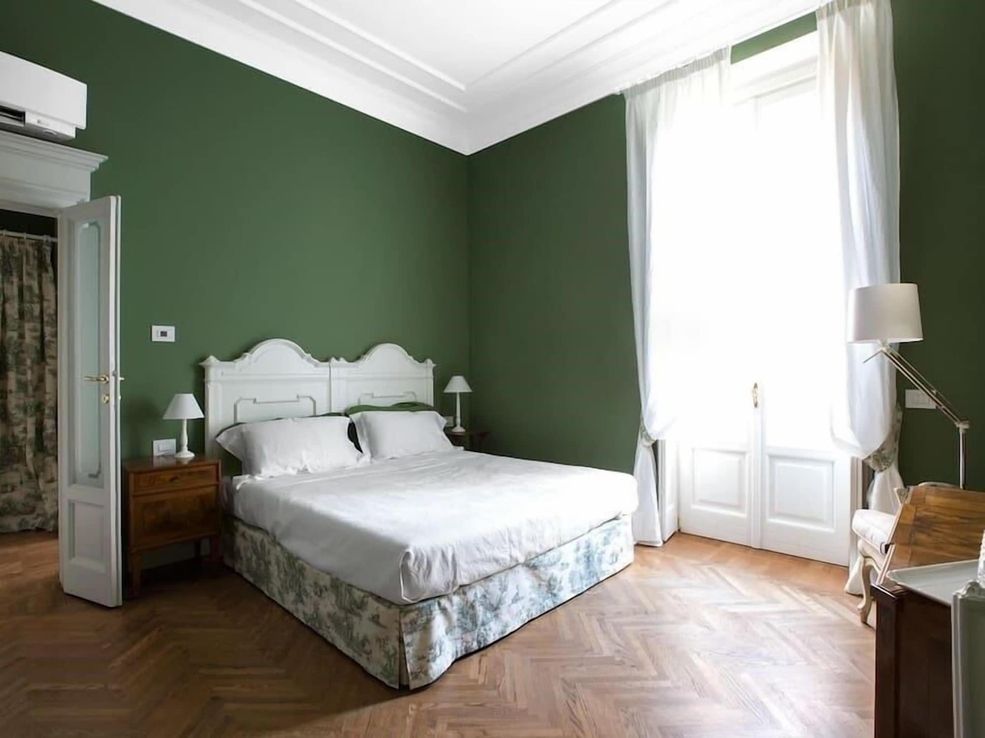 DELUXE, DOUBLE BED, GARDEN VIEW, BALCONY