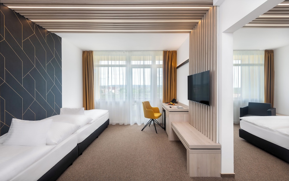 HUNGUEST HOTEL HELIOS 13/56