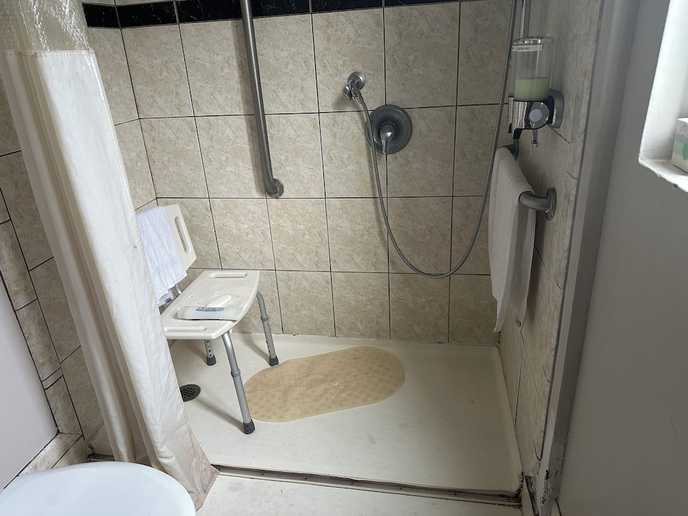 Budget Inn 60/66
