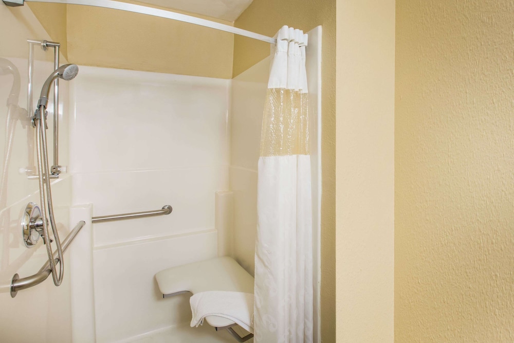 Ramada by Wyndham Sioux Falls 6/16