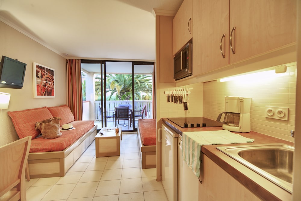 PIERRE & VACANCES RESIDENCE L'ANSE DE PRAMOUSQUIER 26/73