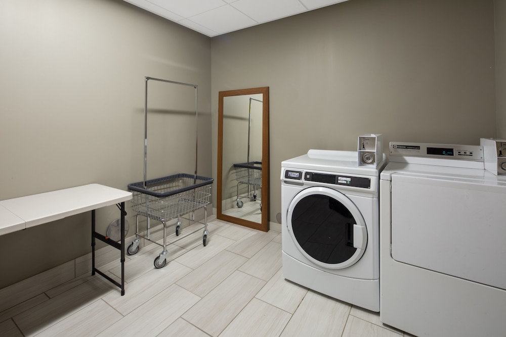 Holiday Inn Express and Suites Chico an IHG Hotel 26/66