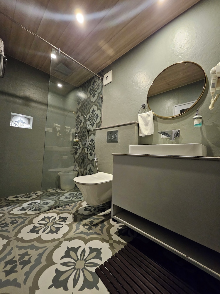 Hotel Mongas 7/50
