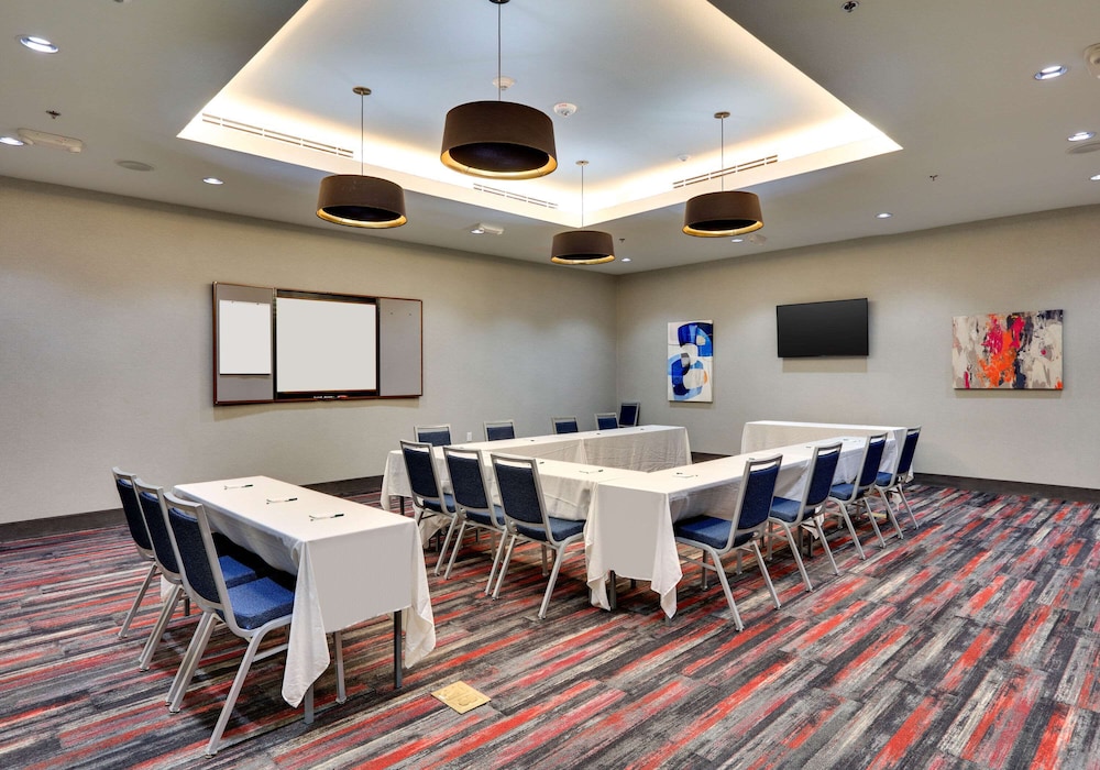 La Quinta Inn & Suites By Wyndham Lakeway 35/44