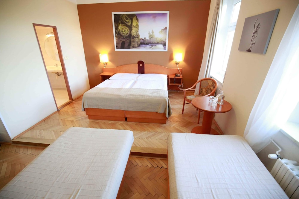 Hotel Merkur 11/63