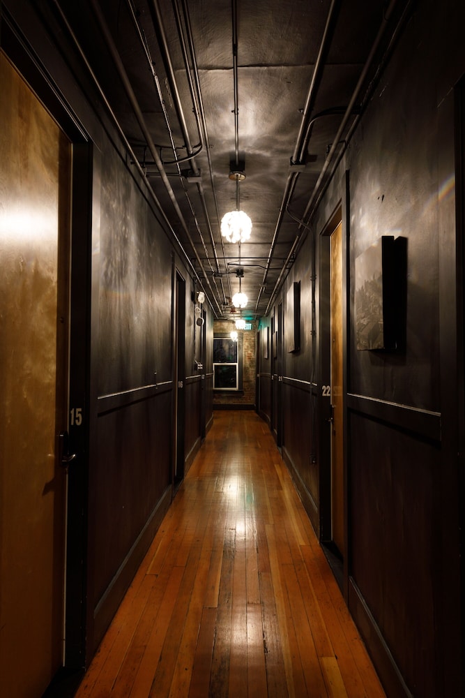 Hotel Hotel Hostel 2/18